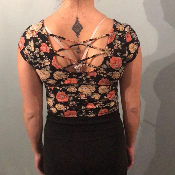 Floral Crop top - Picture 2 of 5